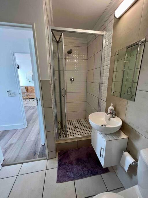 Modern, Trendy And Comfortable 2 Bedroom Apartment In Cape Town Exterior foto
