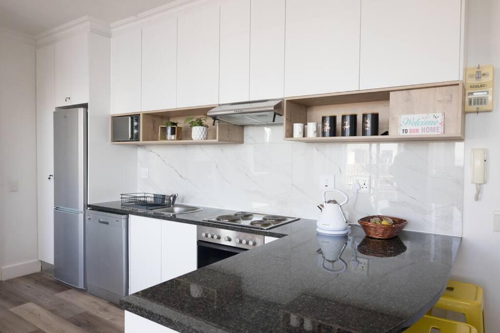 Modern, Trendy And Comfortable 2 Bedroom Apartment In Cape Town Exterior foto