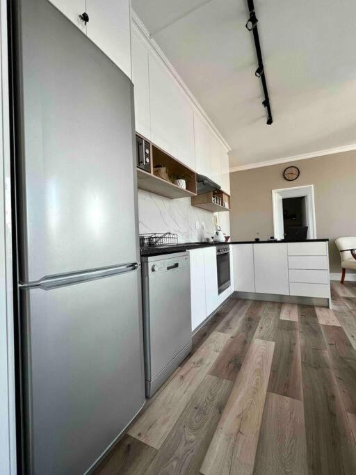 Modern, Trendy And Comfortable 2 Bedroom Apartment In Cape Town Exterior foto