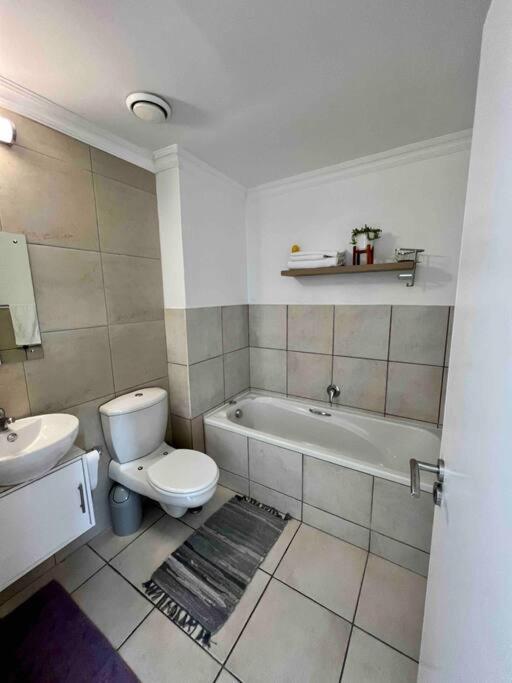 Modern, Trendy And Comfortable 2 Bedroom Apartment In Cape Town Exterior foto