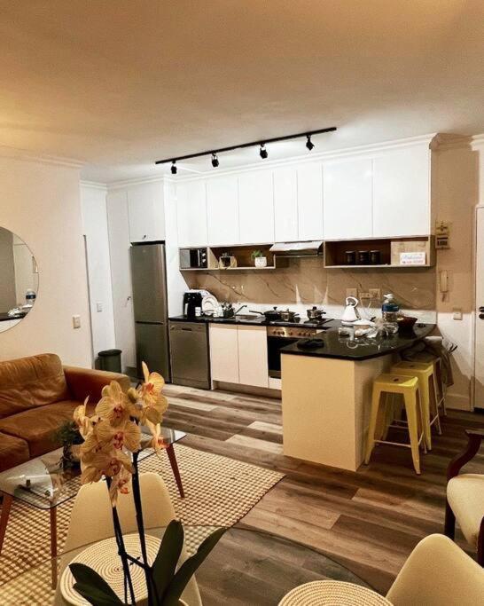 Modern, Trendy And Comfortable 2 Bedroom Apartment In Cape Town Exterior foto