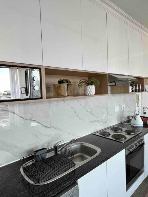 Modern, Trendy And Comfortable 2 Bedroom Apartment In Cape Town Exterior foto