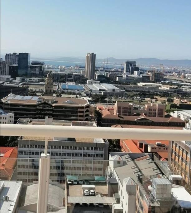 Modern, Trendy And Comfortable 2 Bedroom Apartment In Cape Town Exterior foto