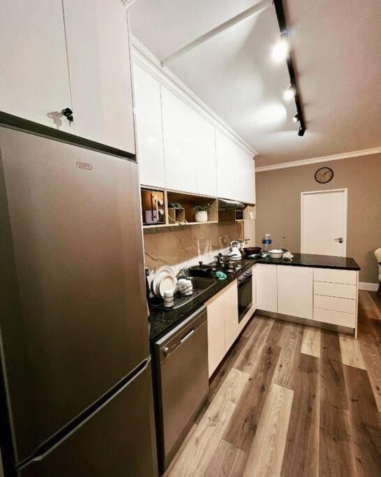 Modern, Trendy And Comfortable 2 Bedroom Apartment In Cape Town Exterior foto