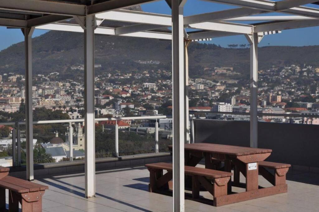 Modern, Trendy And Comfortable 2 Bedroom Apartment In Cape Town Exterior foto